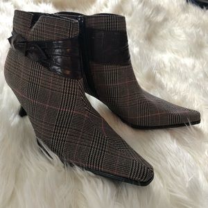 Plaid heeled booties